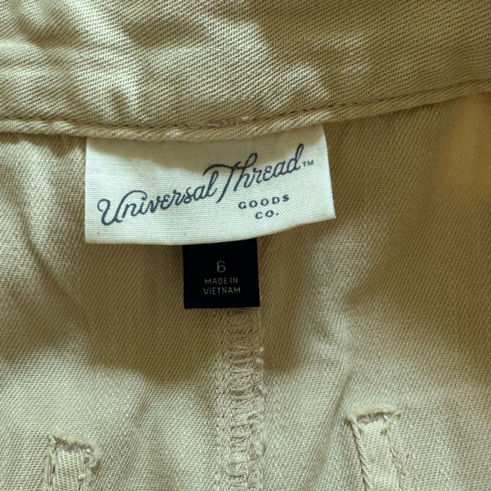 NWT! Women’s Universal Thread tan colored shorts size 6 - Picture 4 of 5